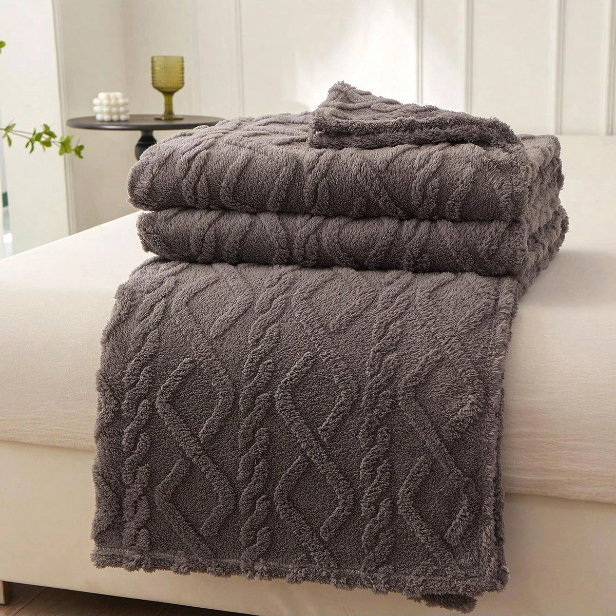 Soft Jacquard Fleece Throw Blanket – Cozy Geometric Bed & Sofa Blanket