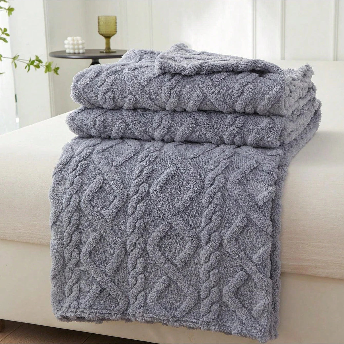 Soft Jacquard Fleece Throw Blanket – Cozy Geometric Bed & Sofa Blanket