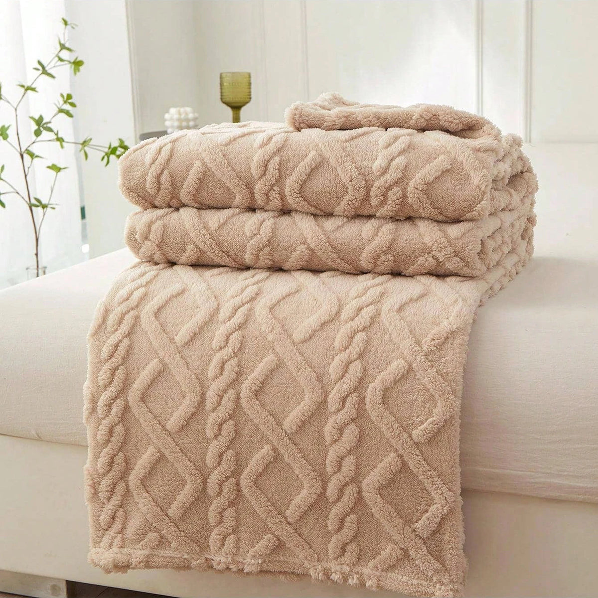 Soft Jacquard Fleece Throw Blanket – Cozy Geometric Bed & Sofa Blanket