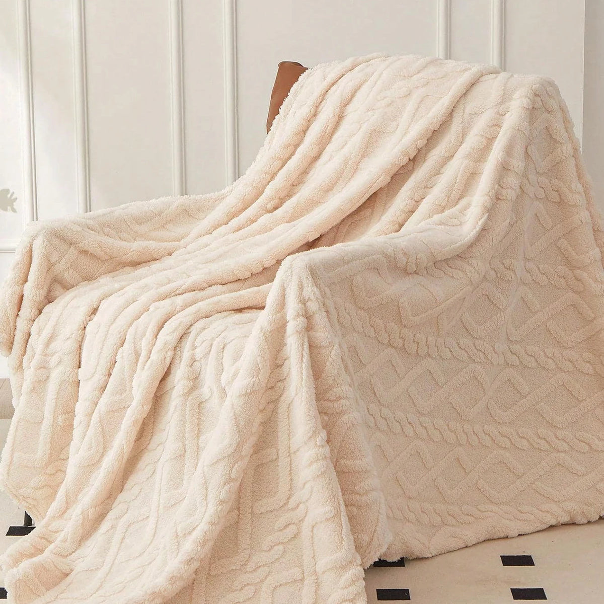 Soft Jacquard Fleece Throw Blanket – Cozy Geometric Bed & Sofa Blanket