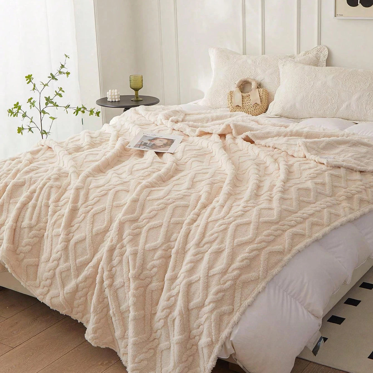 Soft Jacquard Fleece Throw Blanket – Cozy Geometric Bed & Sofa Blanket